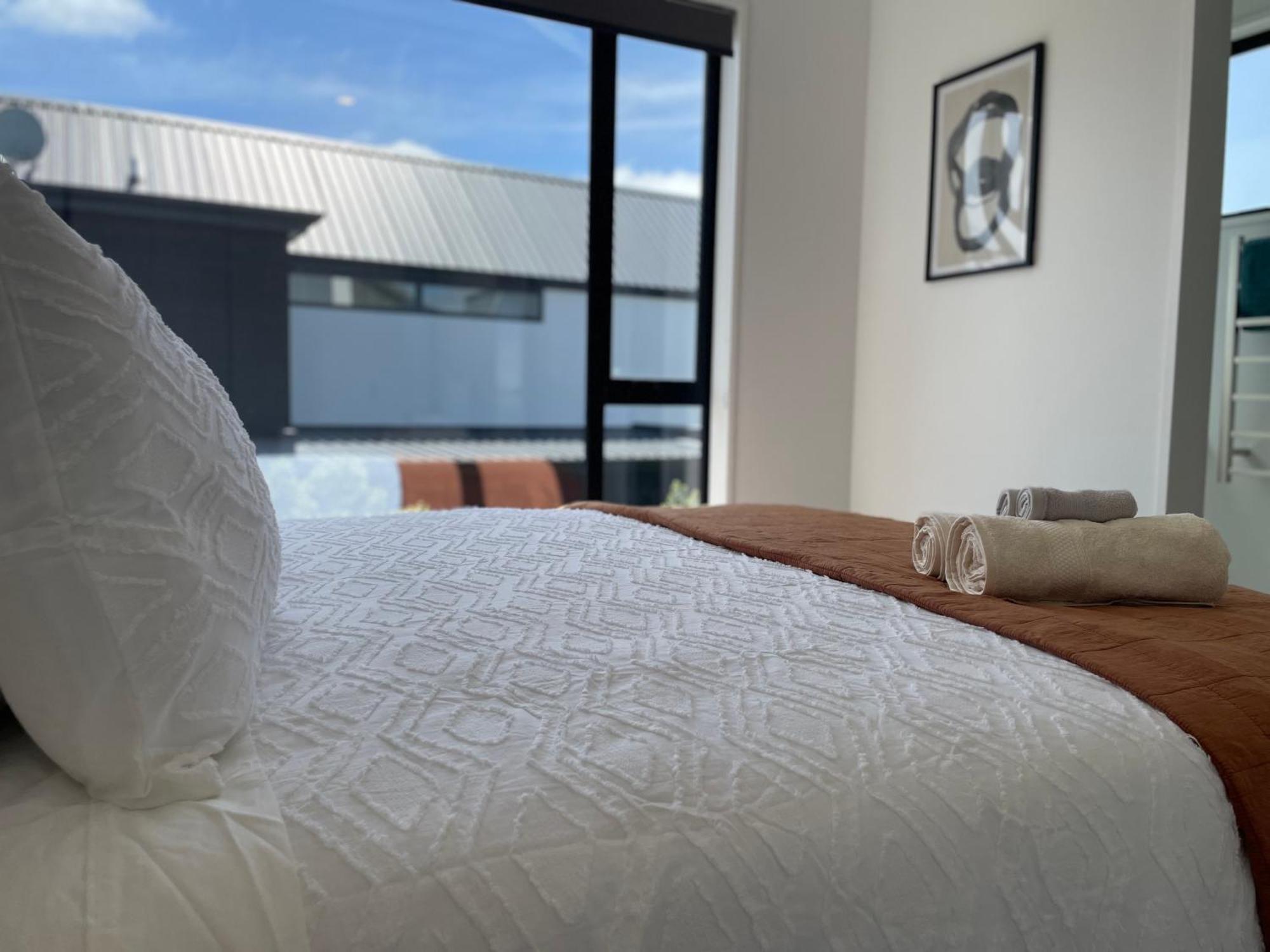 Luxury 2 Bedroom Townhouse Opposite Merivale Mall ไครสต์เชิร์ช ภายนอก รูปภาพ