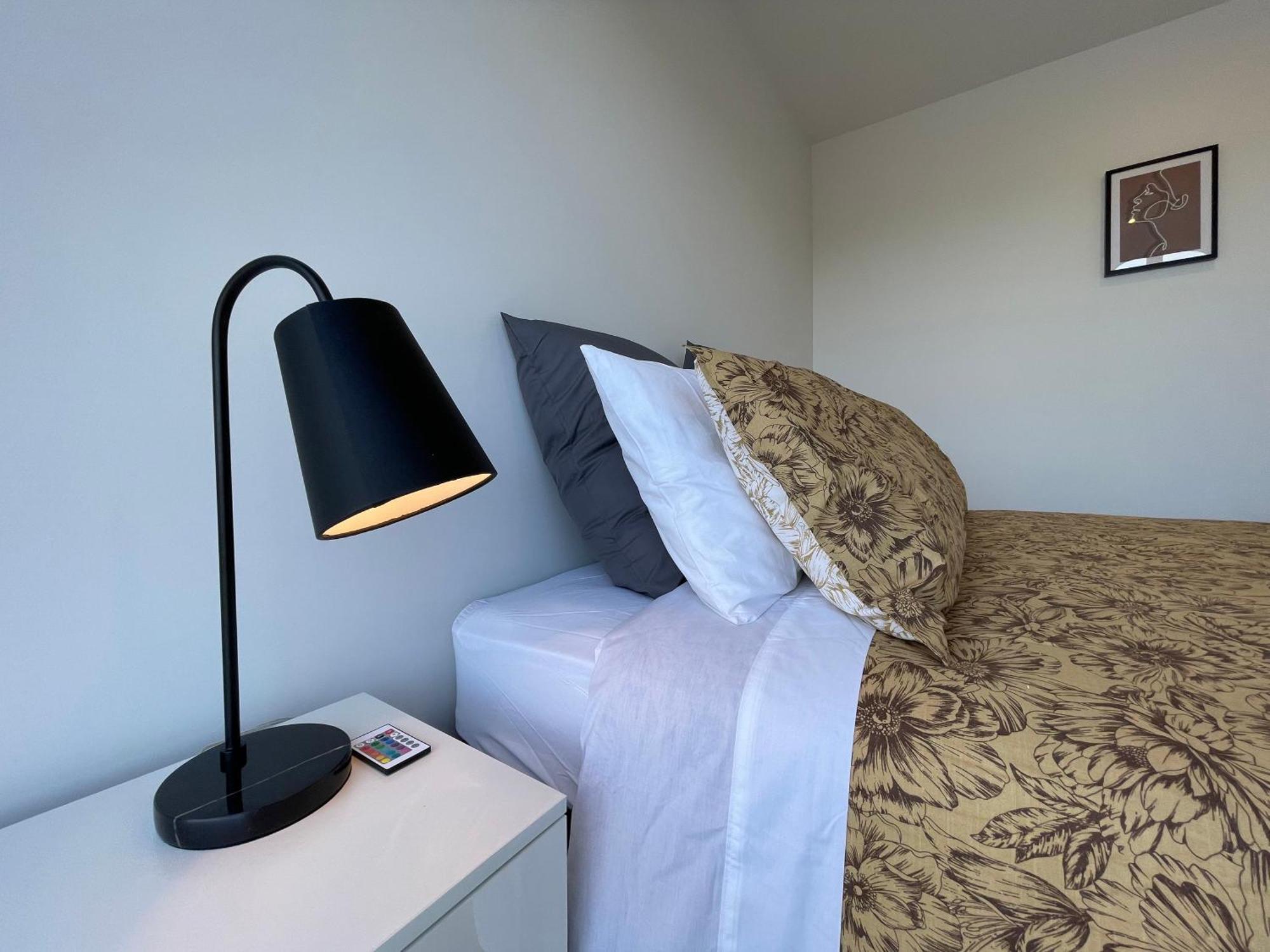 Luxury 2 Bedroom Townhouse Opposite Merivale Mall ไครสต์เชิร์ช ภายนอก รูปภาพ