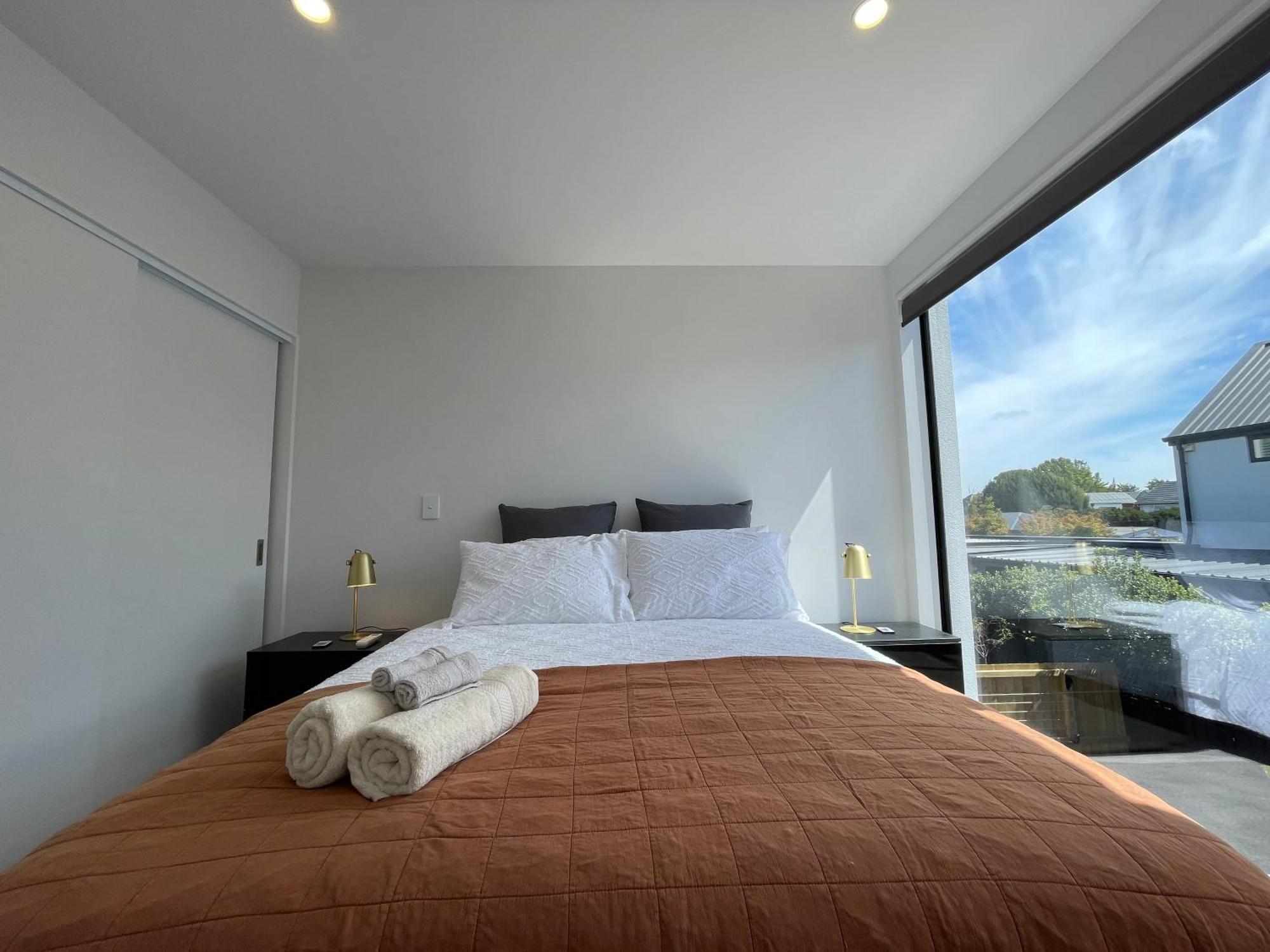 Luxury 2 Bedroom Townhouse Opposite Merivale Mall ไครสต์เชิร์ช ภายนอก รูปภาพ