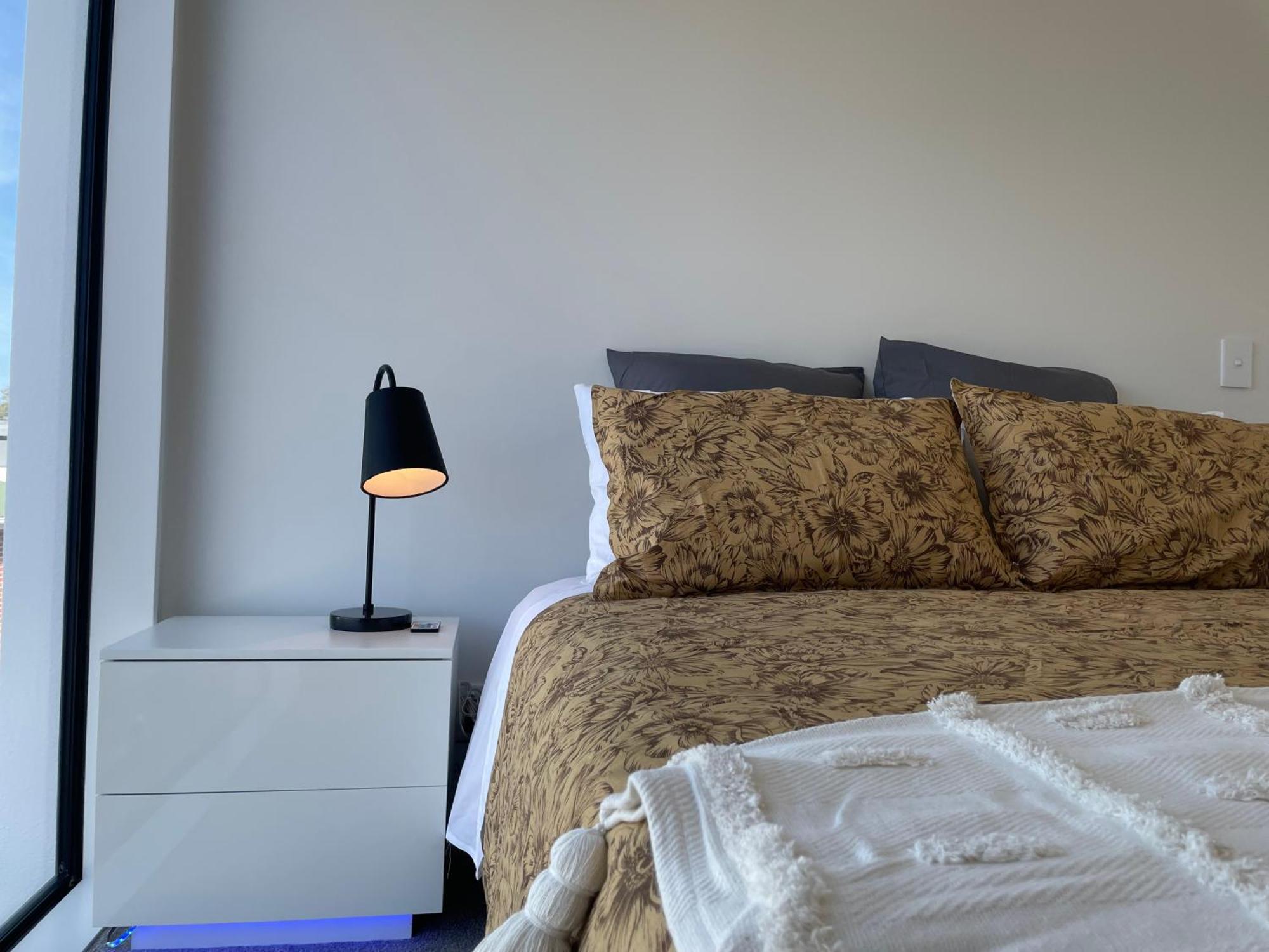 Luxury 2 Bedroom Townhouse Opposite Merivale Mall ไครสต์เชิร์ช ภายนอก รูปภาพ