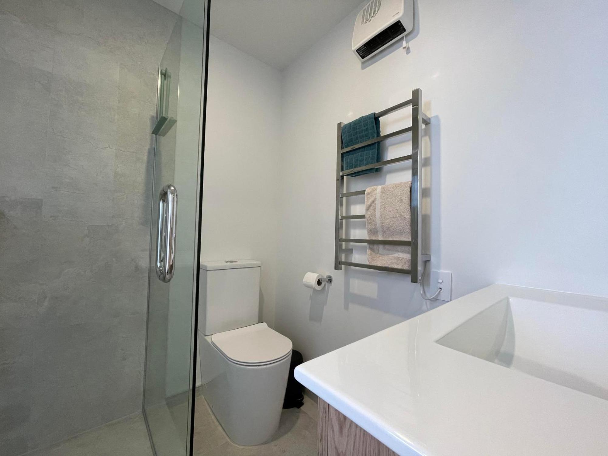 Luxury 2 Bedroom Townhouse Opposite Merivale Mall ไครสต์เชิร์ช ภายนอก รูปภาพ