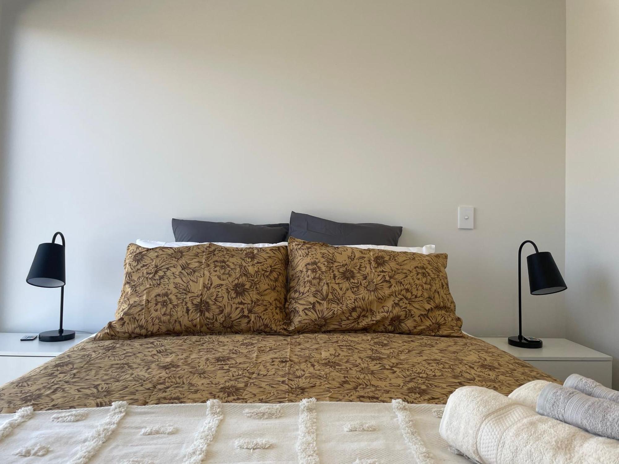 Luxury 2 Bedroom Townhouse Opposite Merivale Mall ไครสต์เชิร์ช ภายนอก รูปภาพ