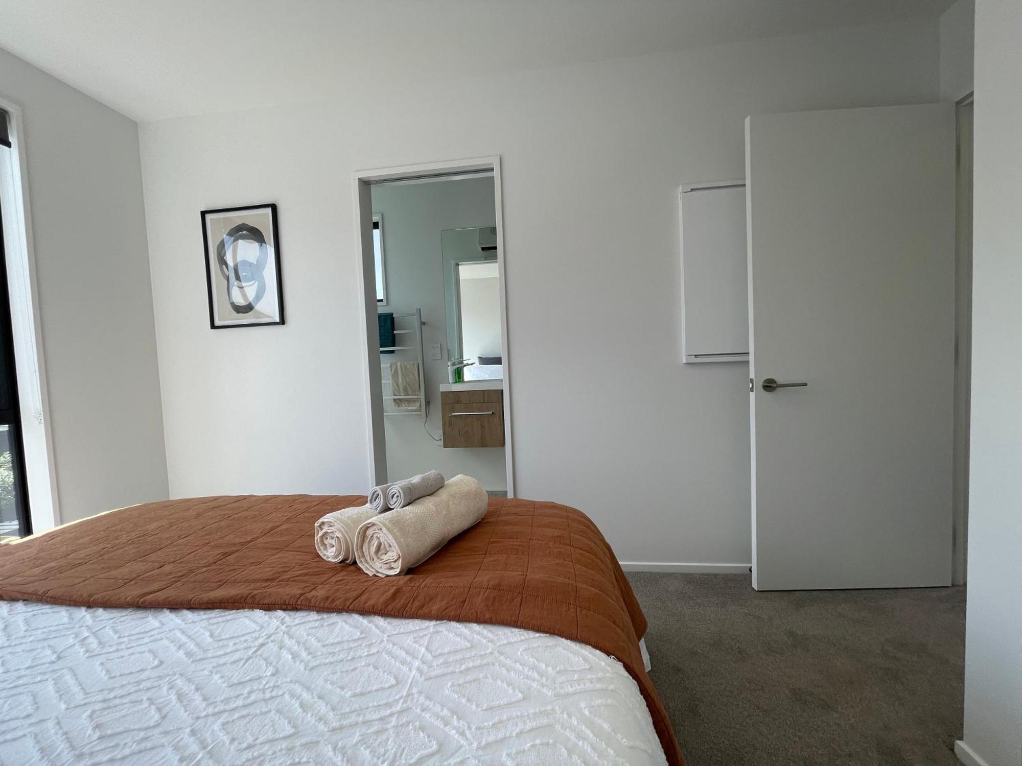 Luxury 2 Bedroom Townhouse Opposite Merivale Mall ไครสต์เชิร์ช ภายนอก รูปภาพ