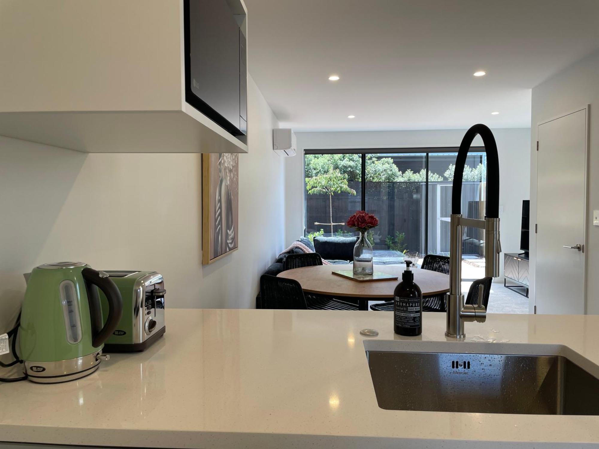 Luxury 2 Bedroom Townhouse Opposite Merivale Mall ไครสต์เชิร์ช ภายนอก รูปภาพ