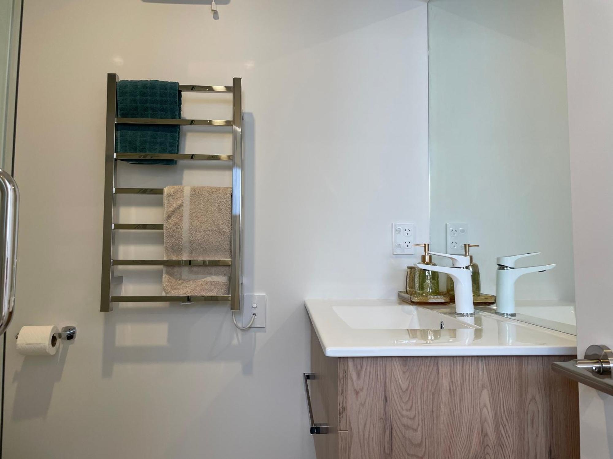 Luxury 2 Bedroom Townhouse Opposite Merivale Mall ไครสต์เชิร์ช ภายนอก รูปภาพ