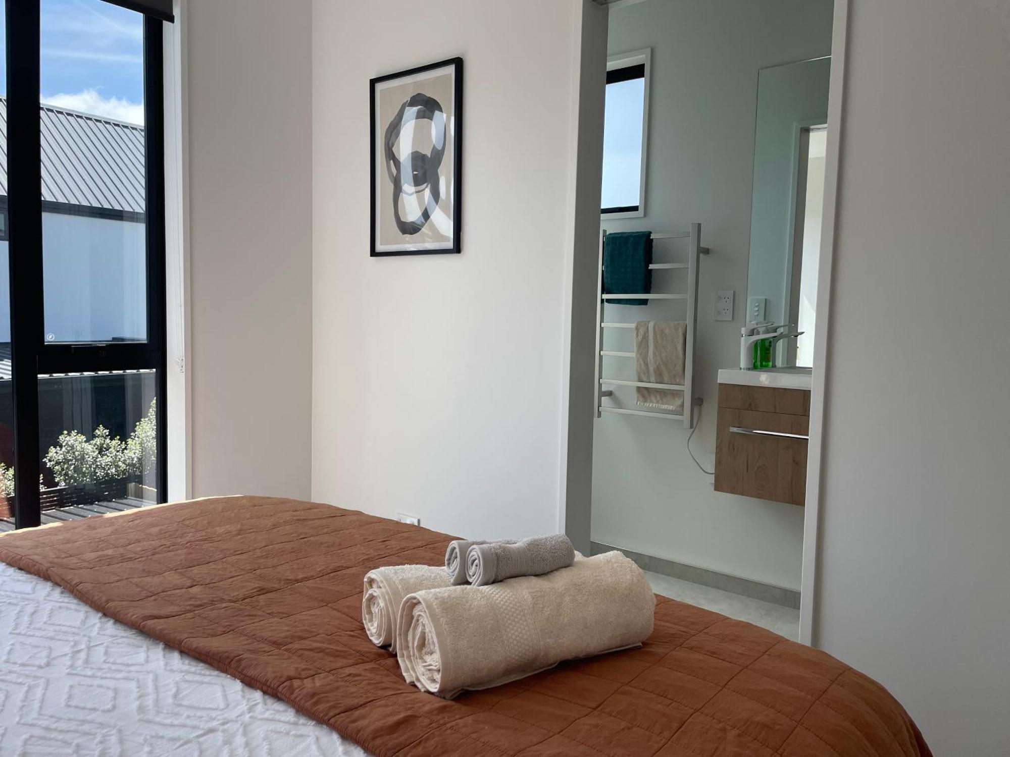 Luxury 2 Bedroom Townhouse Opposite Merivale Mall ไครสต์เชิร์ช ภายนอก รูปภาพ