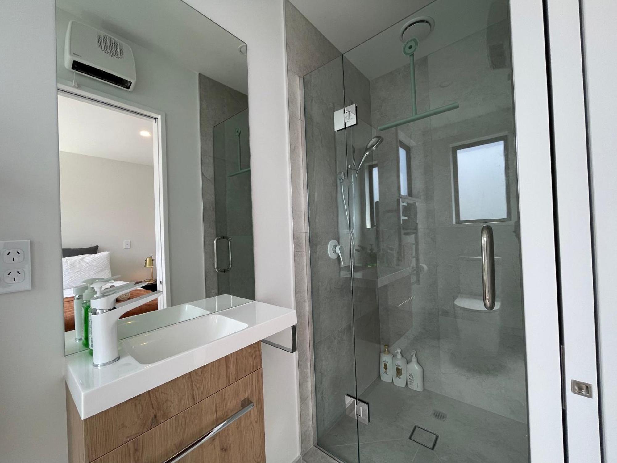 Luxury 2 Bedroom Townhouse Opposite Merivale Mall ไครสต์เชิร์ช ภายนอก รูปภาพ