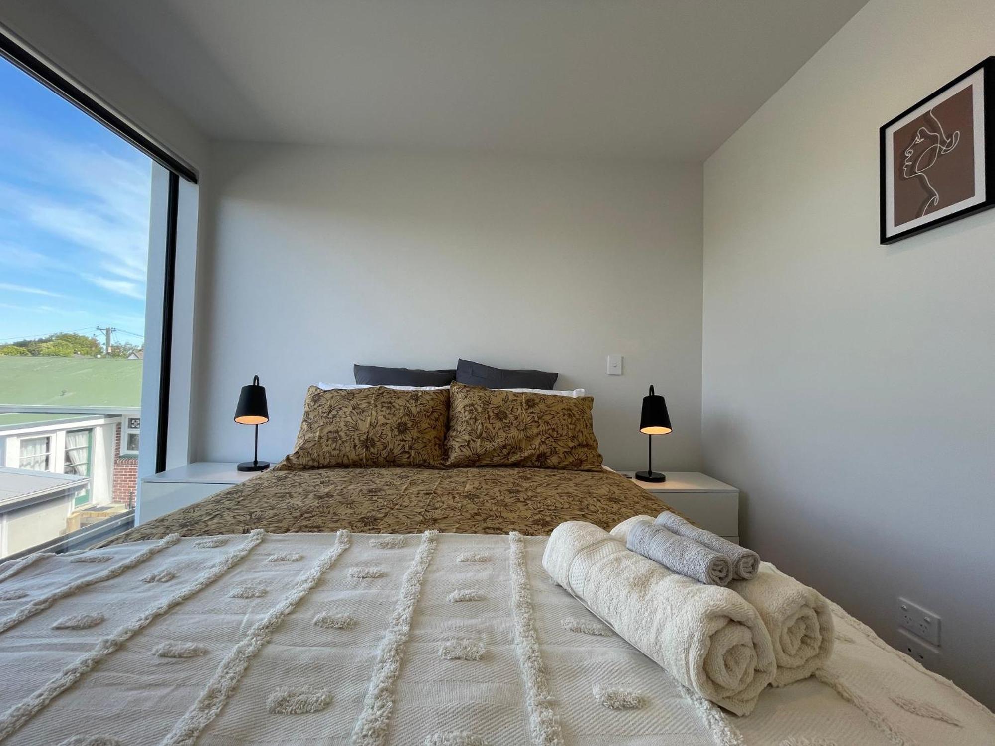 Luxury 2 Bedroom Townhouse Opposite Merivale Mall ไครสต์เชิร์ช ภายนอก รูปภาพ