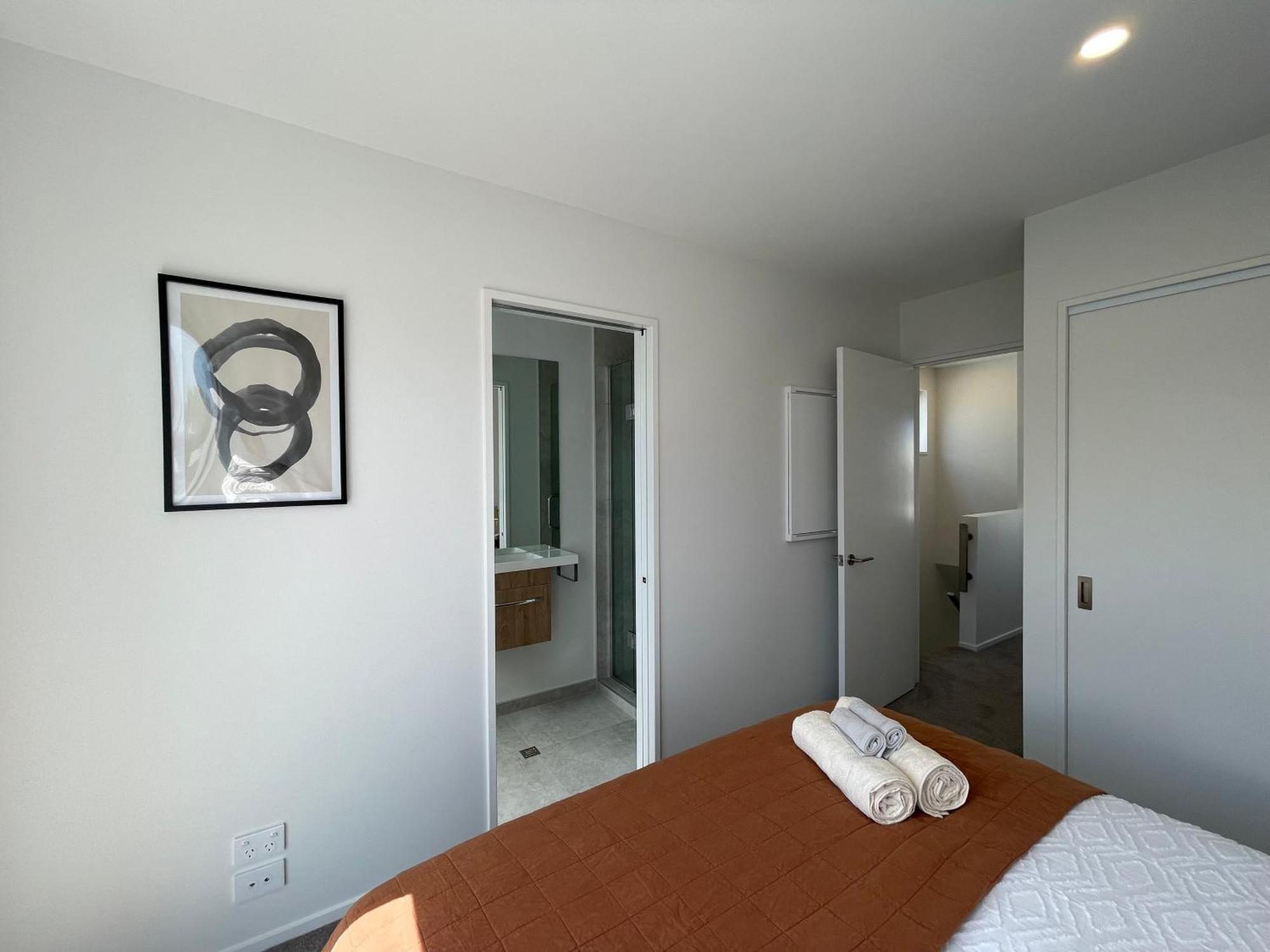 Luxury 2 Bedroom Townhouse Opposite Merivale Mall ไครสต์เชิร์ช ภายนอก รูปภาพ