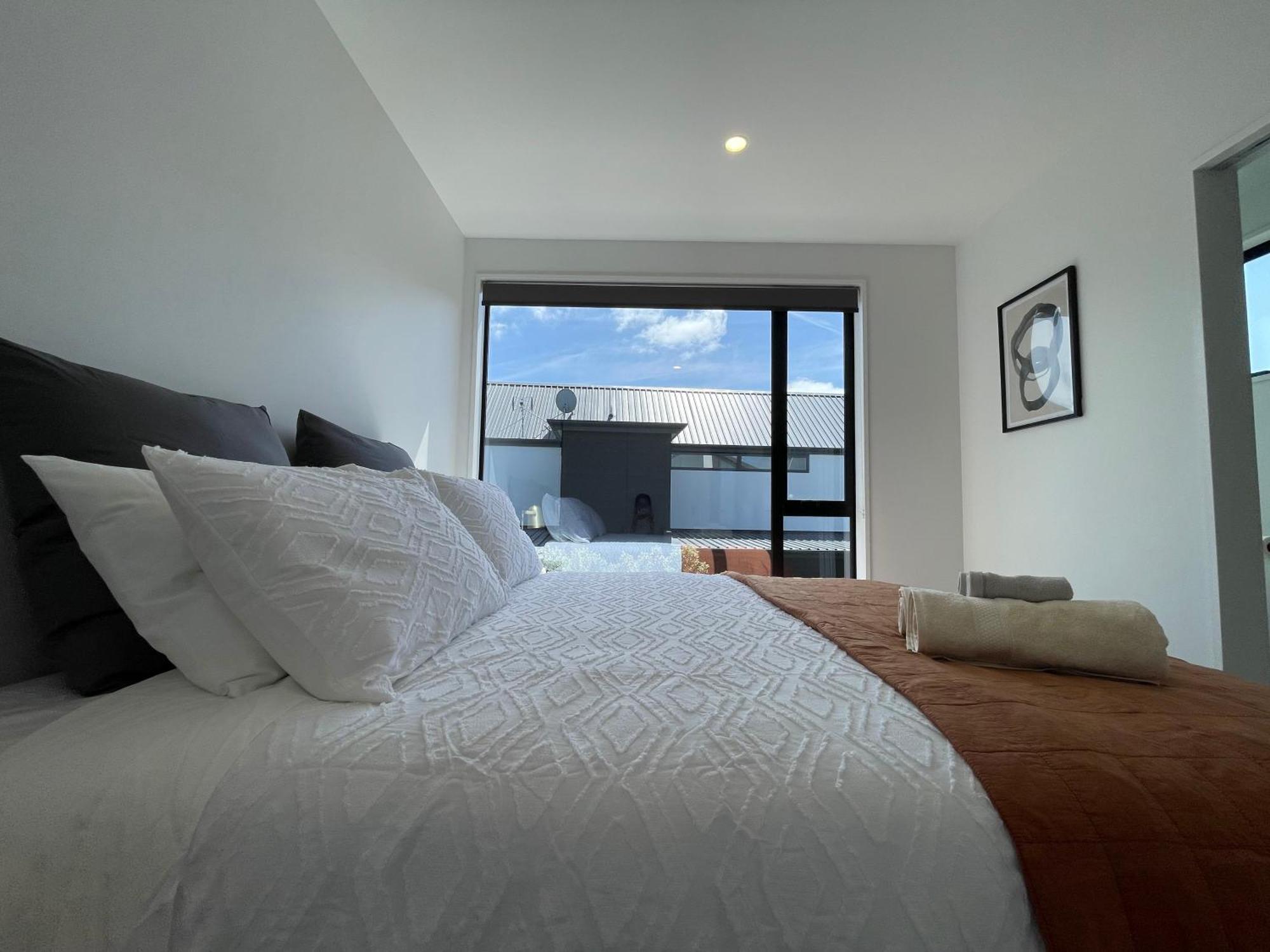 Luxury 2 Bedroom Townhouse Opposite Merivale Mall ไครสต์เชิร์ช ภายนอก รูปภาพ