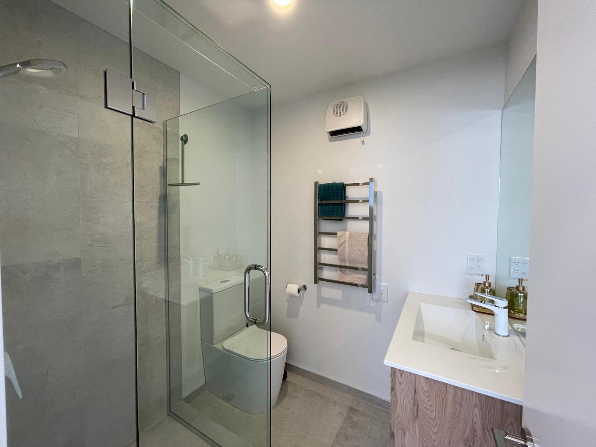 Luxury 2 Bedroom Townhouse Opposite Merivale Mall ไครสต์เชิร์ช ภายนอก รูปภาพ