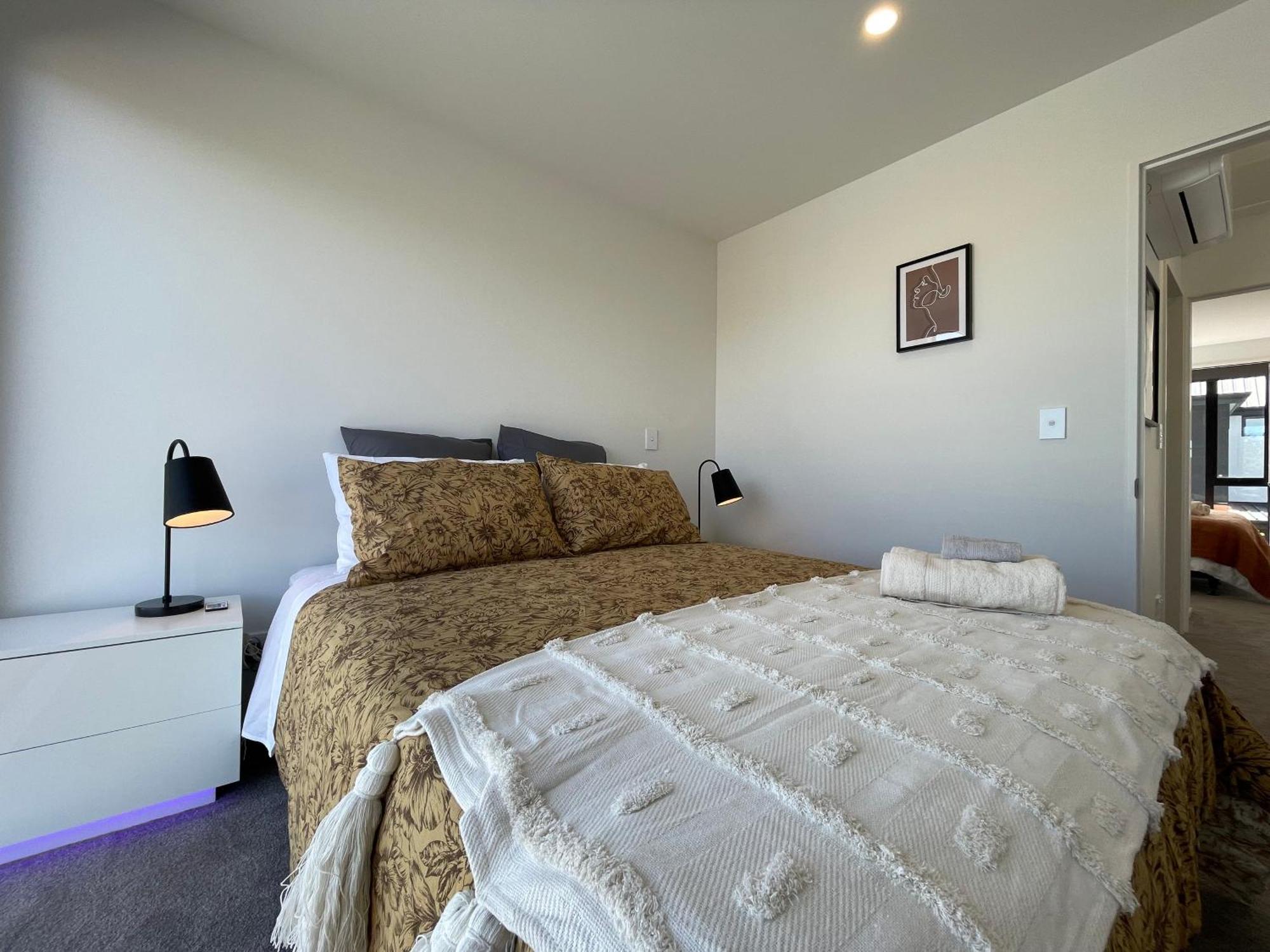 Luxury 2 Bedroom Townhouse Opposite Merivale Mall ไครสต์เชิร์ช ภายนอก รูปภาพ